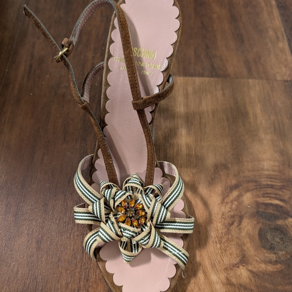 Moschino Cheap and Chic Heela